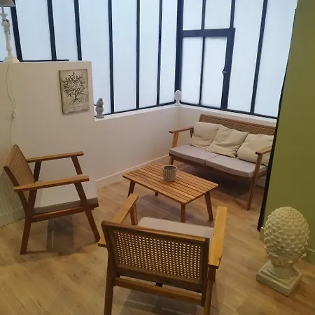 アパート Spacieux Duplex En Plein Centre-ville De フォンテーヌブロー