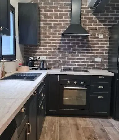 Spacieux Duplex En Plein Centre-ville De *